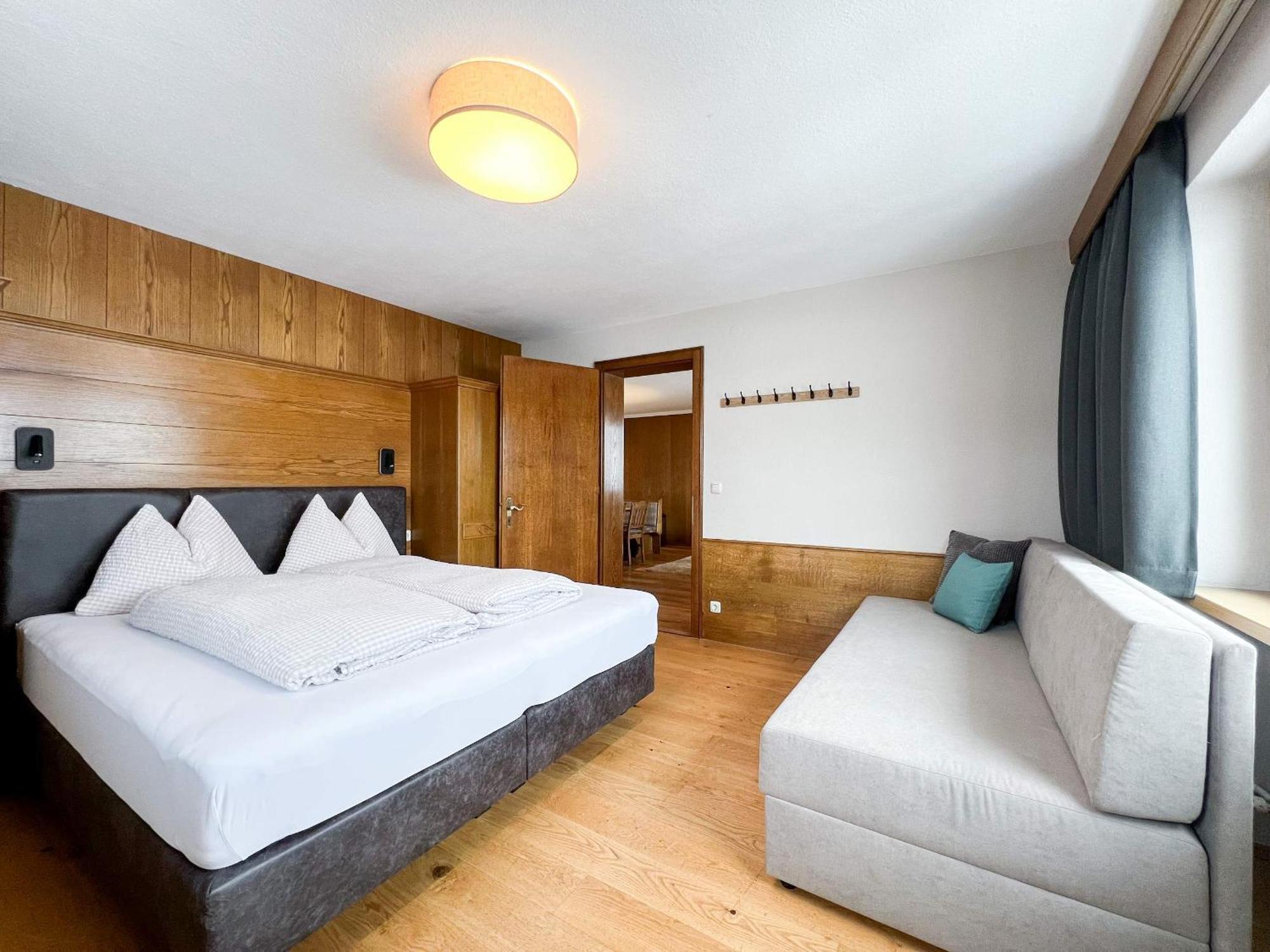 Pale Apartment
